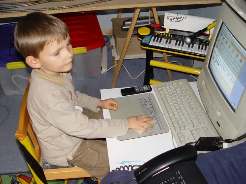 Tim Hunneck als Kind vor dem Computer